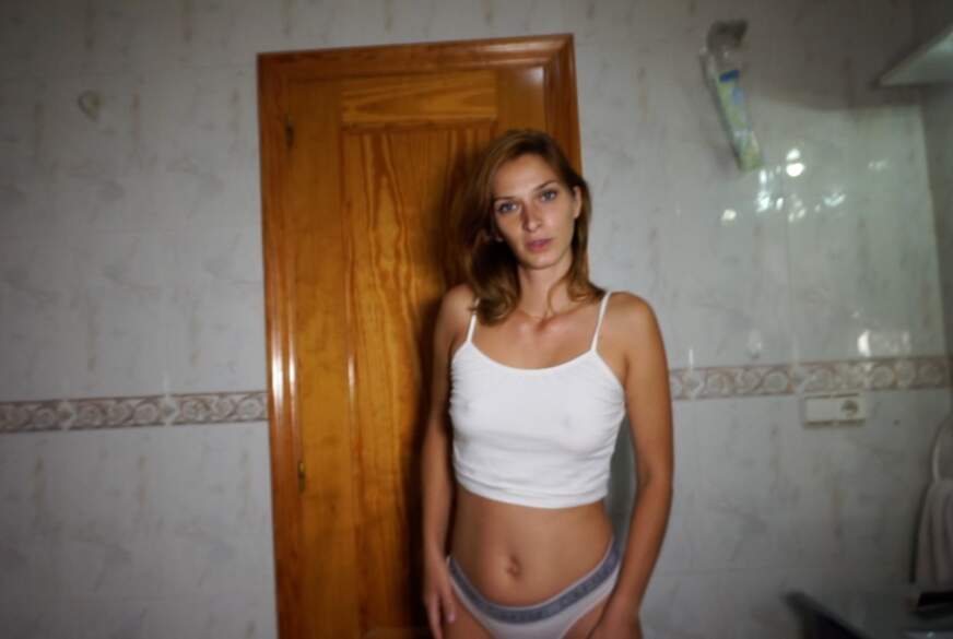 Badezimmer überflutet mit Natursekt von ClaaryCherry