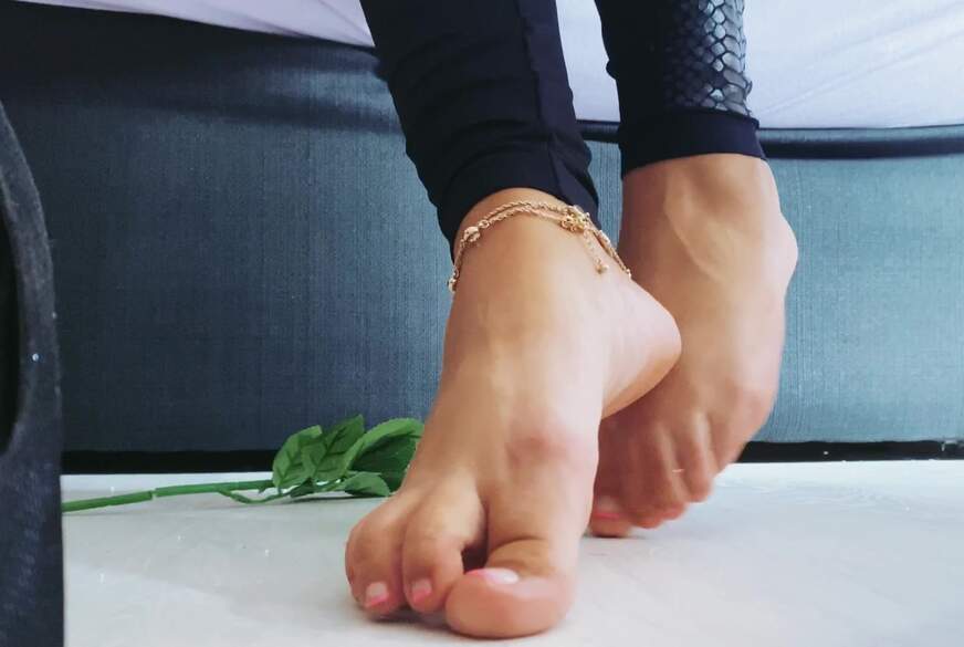 Sklavengeschenke mit meinen High Heels zerstört und Bonusaufnahmen von LadyOksa*a pic3