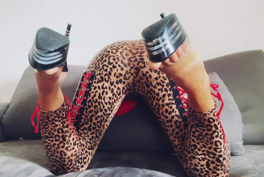 VERFÜHRERISCHES dangling mit meinen Füßen zusätzlich bekommst du meinen A***h von LadyOksa*a pic3