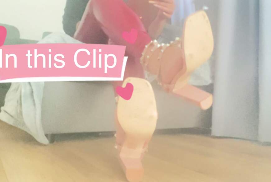 LadyOksa*a: Tägliche Dosis! ..rosa Sandalen schwingen am Morgen in roten VinylLeggings