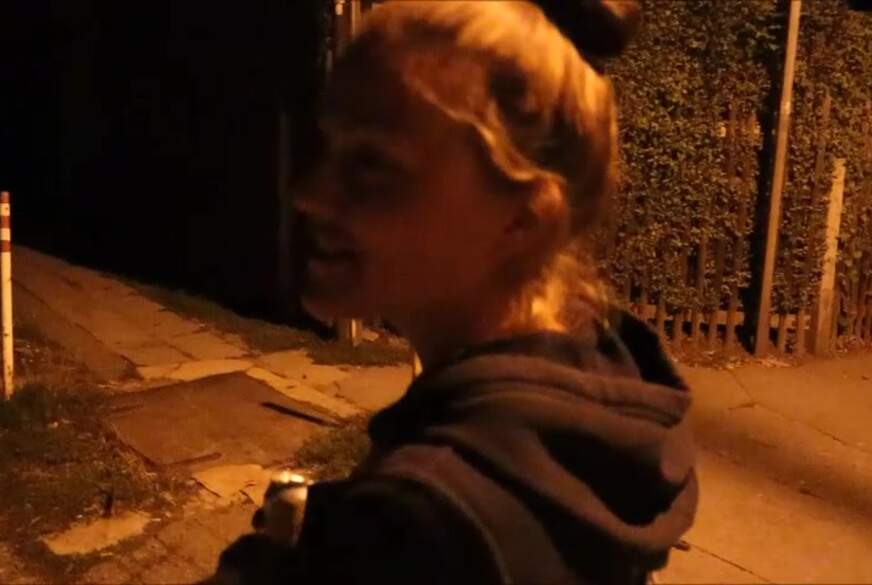 PUBLIC! S****aWALK! S*****z mitten auf der Strasse e*******t! von Kinky-Mia pic2