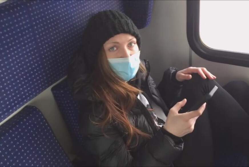 Mias Bahnservice III B**wjob im Zug von Kinky-Mia pic1