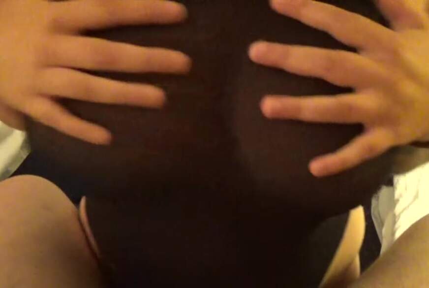 MissTia: Meine prallen Titten bringen User zum a********n! Bist du der nächste?