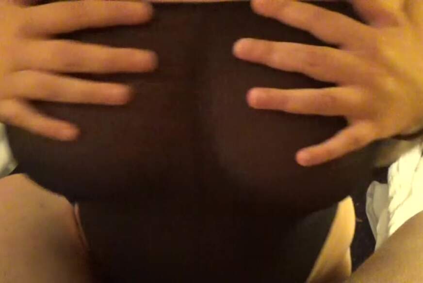 MissTia: Meine prallen Titten bringen User zum a********n! Bist du der nächste?