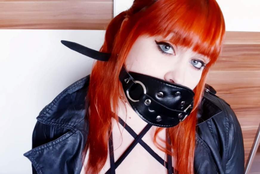 MinaDemonic: Sabbernder T********k mit Dildok****l!