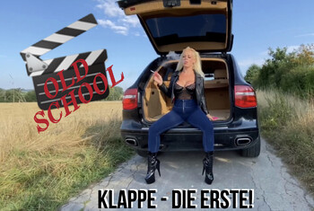 AUF DIE 12 OLD S****l KLAPPE DIE ERSTE