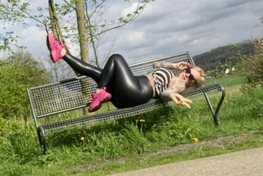 SteffiBlond: VOM USER VERSETZT  ich p**s auf dich du w****r