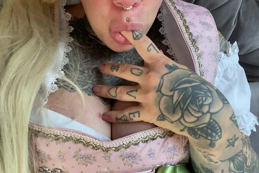 SteffiBlond: B.  e mich LIVE F**kI F**kI AUF DEM OKTOBERFEST