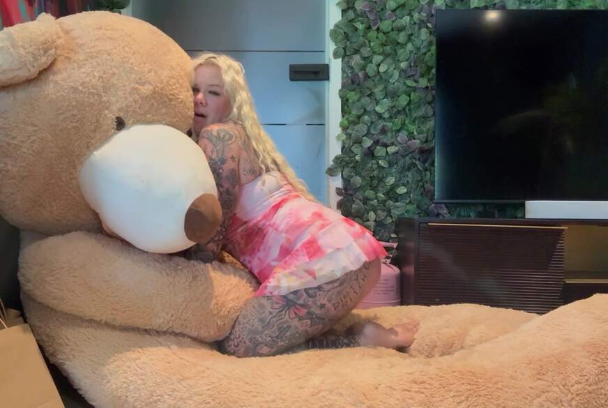SteffiBlond: Mein Teddy f***t mich!!