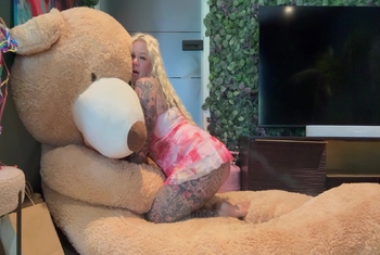 Mein Teddy f***t mich!!