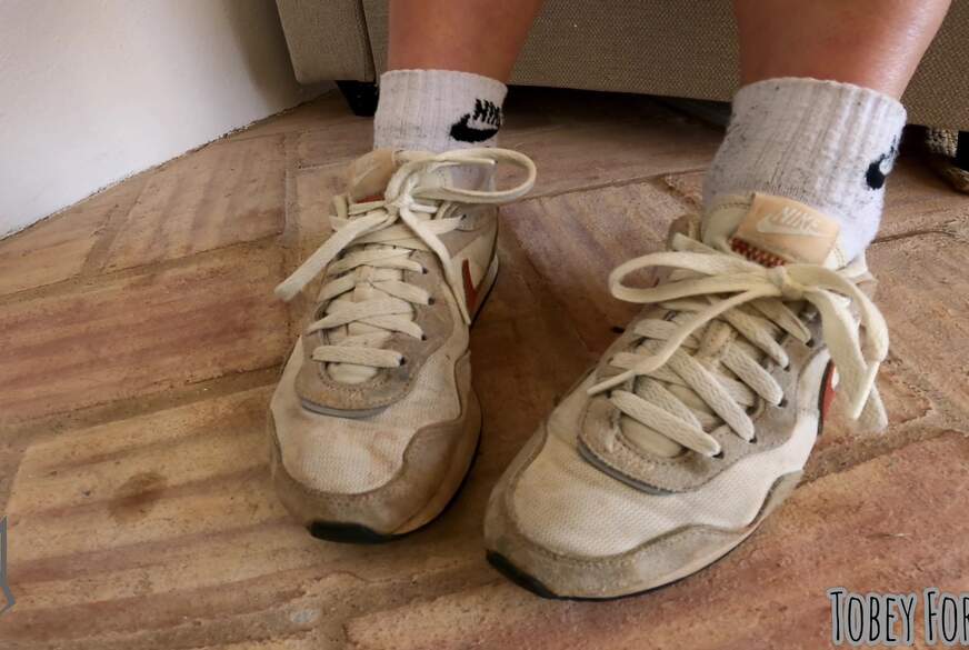 Marita - Stinkige Schuhe u Socken - Sock-Smelling H*****b von TobeyForReal pic1