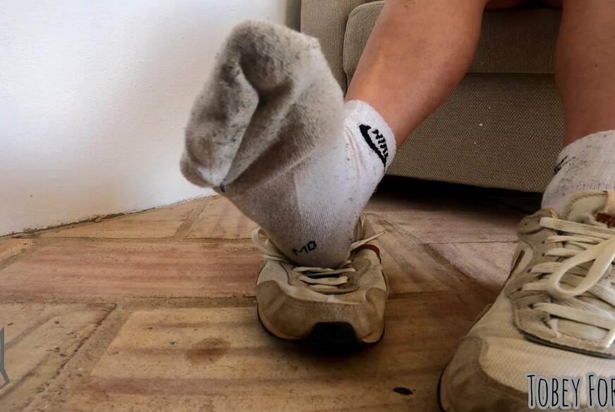 Marita - Stinkige Schuhe u Socken - Sock-Smelling H*****b von TobeyForReal pic2