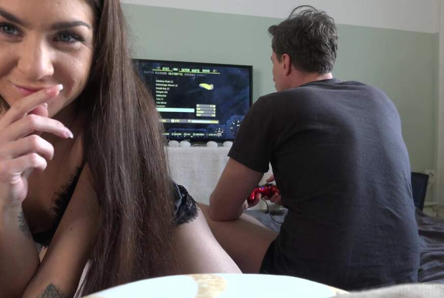 Lullugun: B**wjob statt Zocken mit close up c*****t in meinen Mund