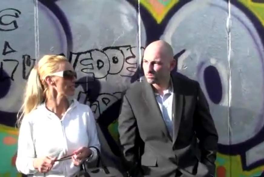 B**wjob an der Haltestelle von Kada-Love pic2