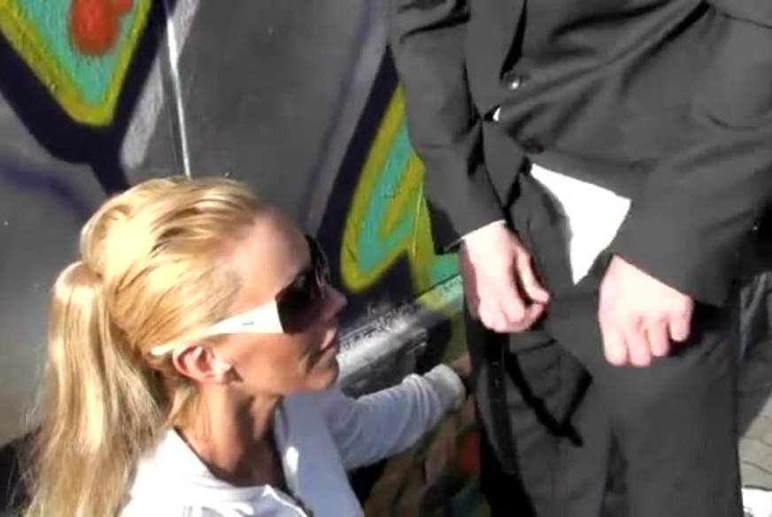 B**wjob an der Haltestelle von Kada-Love pic4