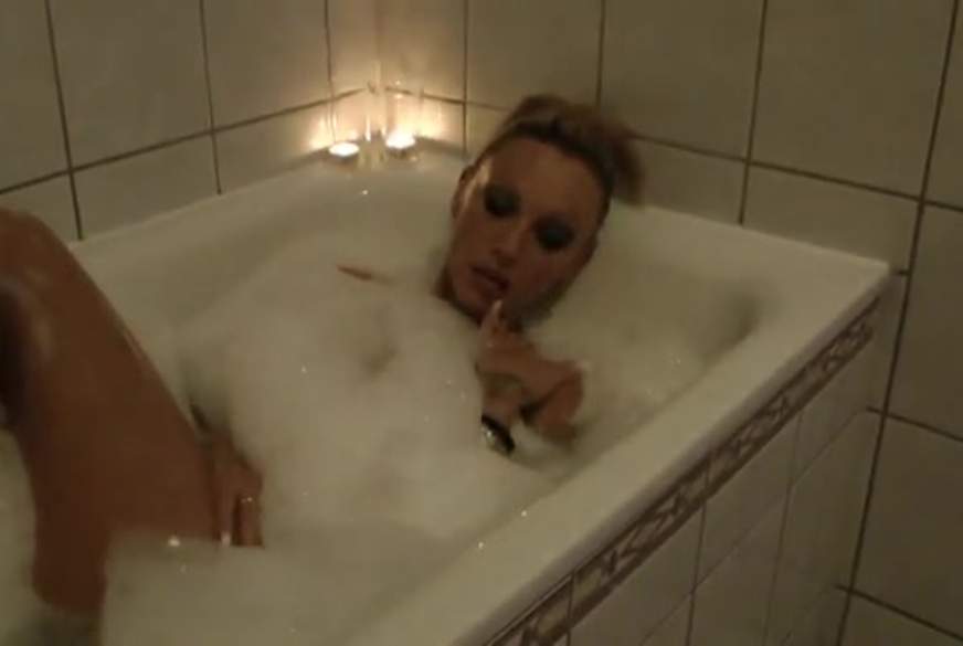 Heisse Bäder machen mich so richtig geil... von Kada-Love pic1