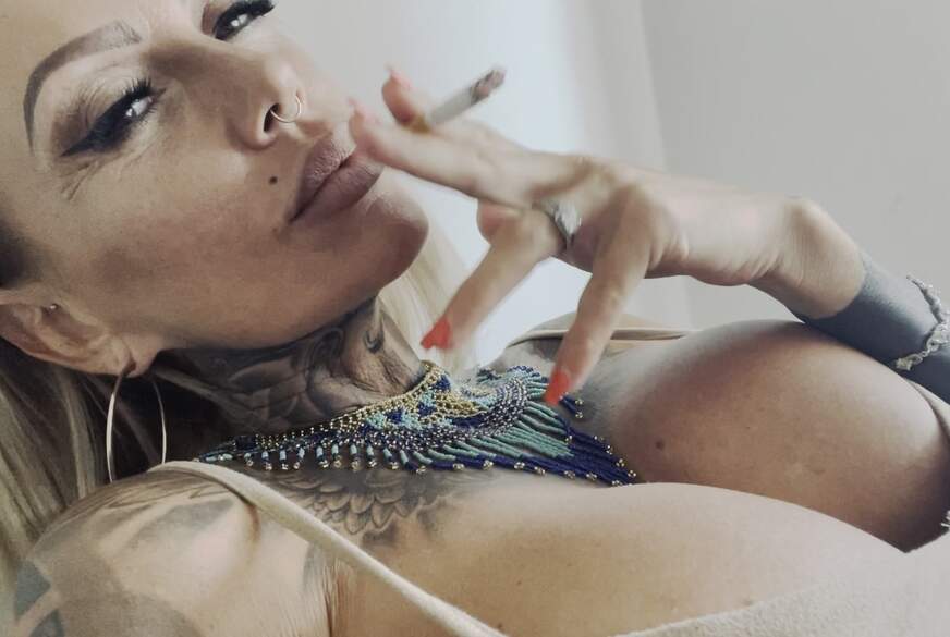 Kada-Love: Rauchfetisch Clip