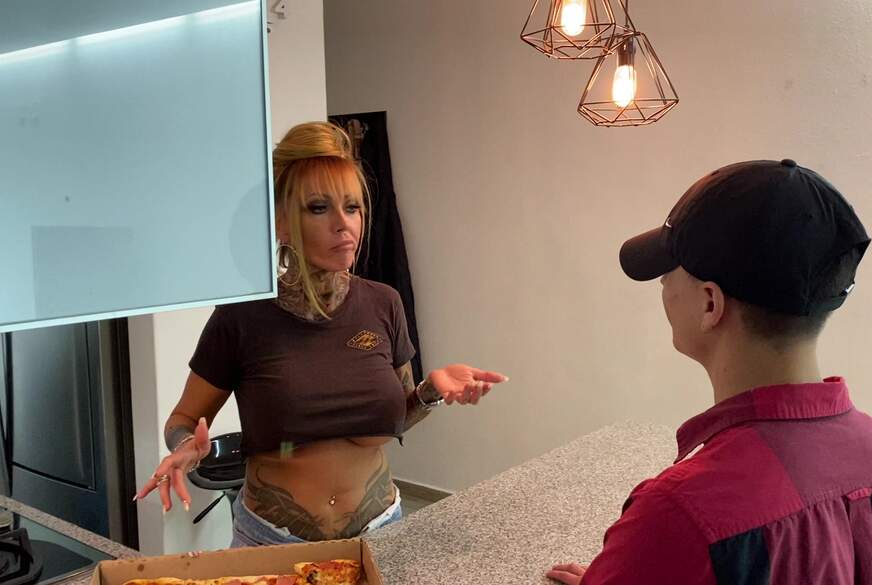 Kada-Love: 18 Jähriger f***t mich durch die Bude