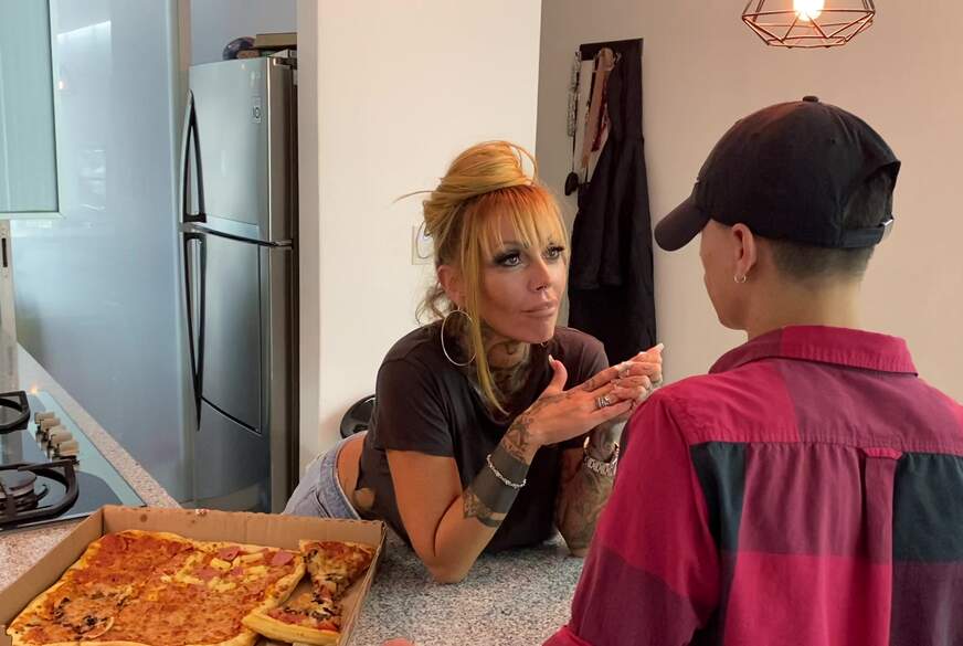 Kada-Love: 18 Jähriger f***t mich durch die Bude