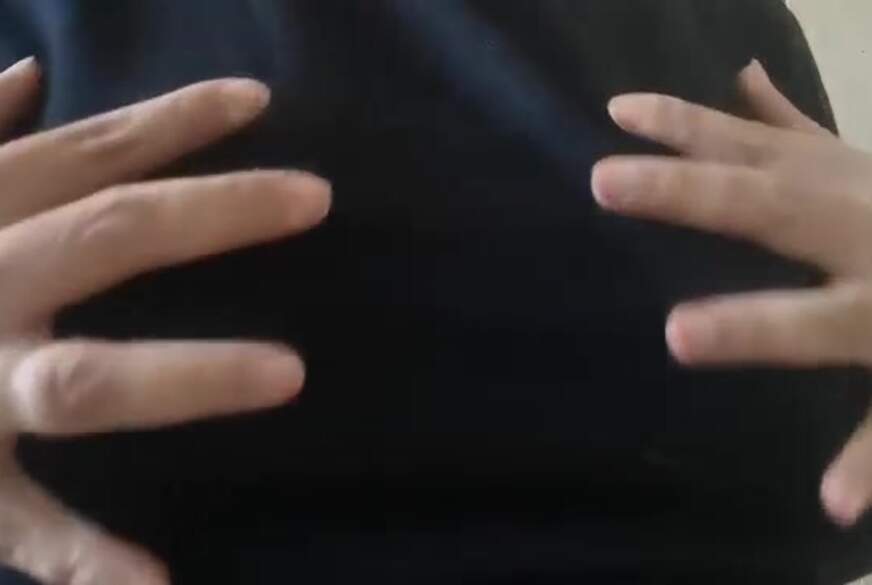 geiles-l**er34: Meine Naturtitten müssen massiert werden