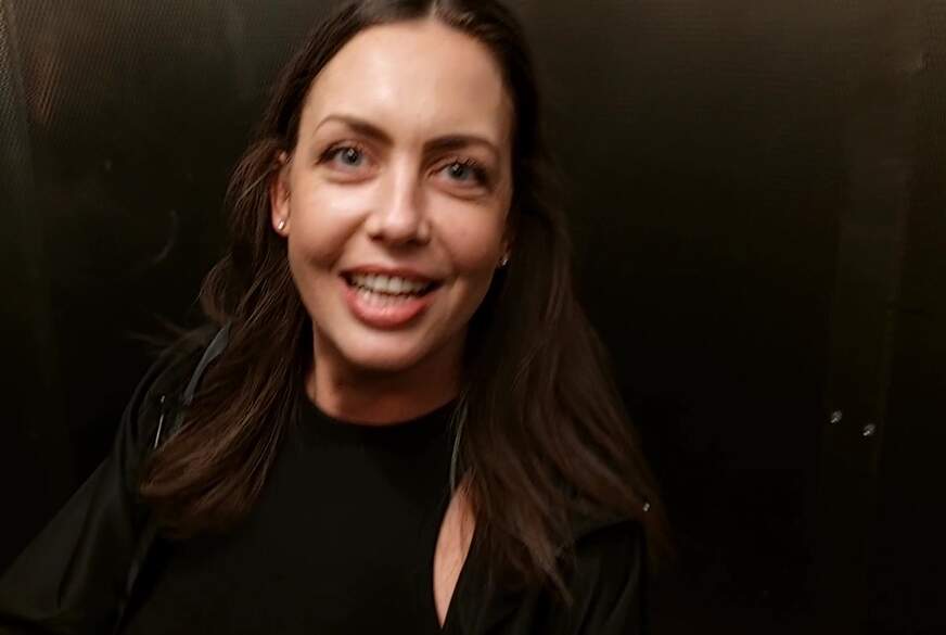 Avi-Monta*a: PUBLIC B**wJOB MIT VERHEIRATETEM NACHBARN IM SCHREBERGARTEN!!!