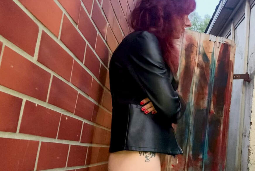 Redlady-and-Clurt: Geil zwischen Tür und Angel