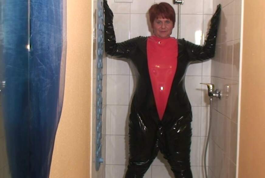 Strafaktion im Lackanzug von Annadevot