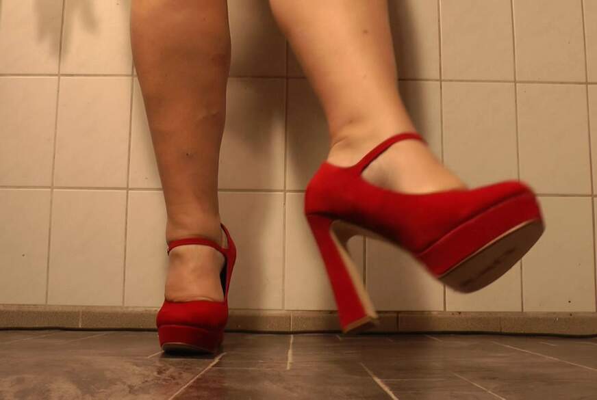 Nur HighHeels und Füsse von Annadevot