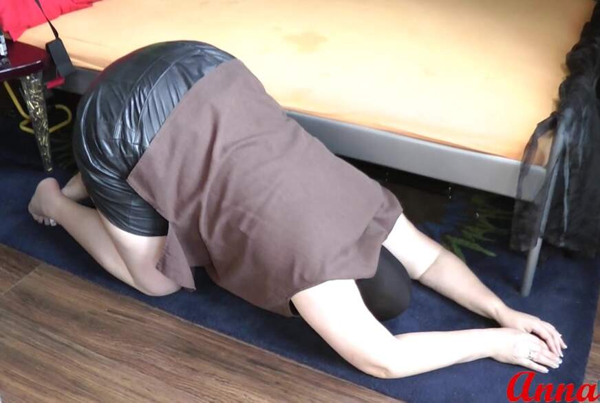 Schuhe putzen auf Sklavenart von Annadevot