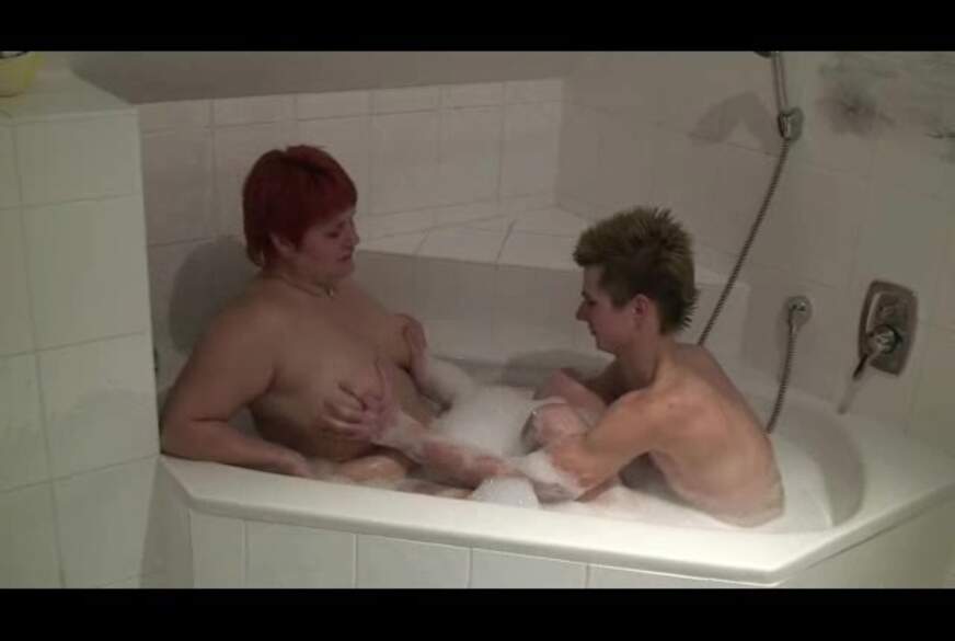 Annadevot: Sehr dünnen J**gmann im Badezimmer vernascht