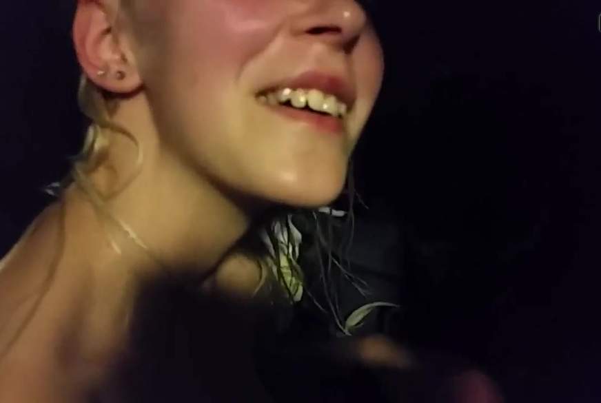 B**w Job in der Schwimmbadumkleide von SexyJenJen