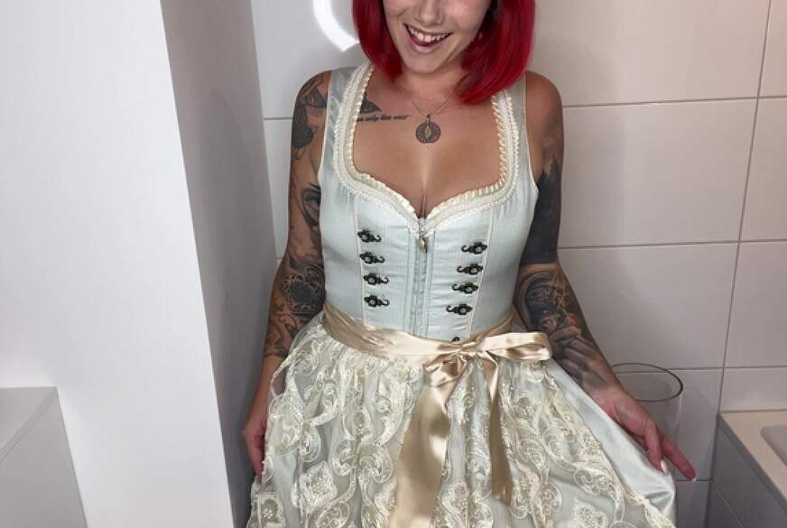 Im sexy Dirndl meine n**se P***y befriedigt ! von NinaDevil