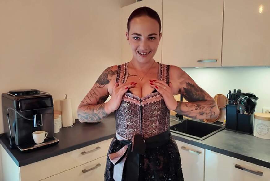 Im Dirndl meine P***y g*******t !! von NinaDevil pic2