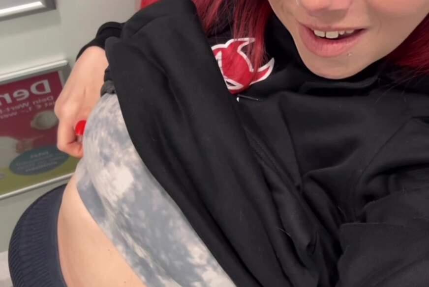 NinaDevil: Auf der Autobahn Toilette!