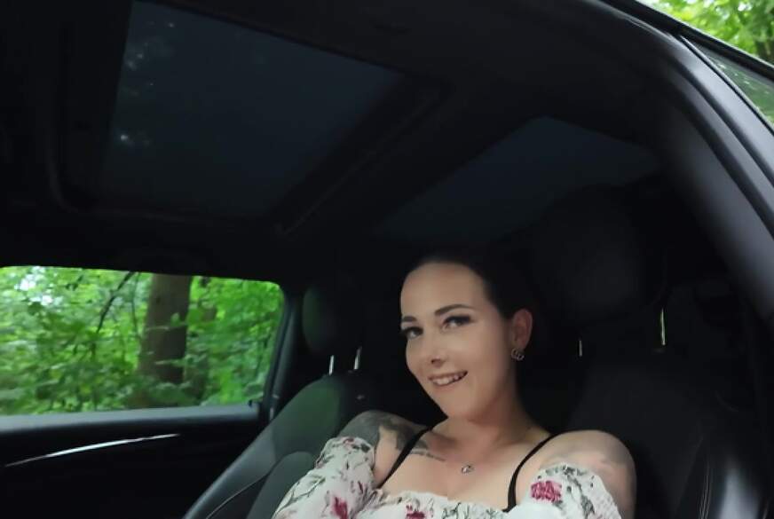 NinaDevil: Outdoor im Auto zum Orgasmus!