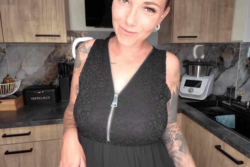 Ein kleiner Aperitif bevor du mich um Dinner ausführst ! von NinaDevil pic2