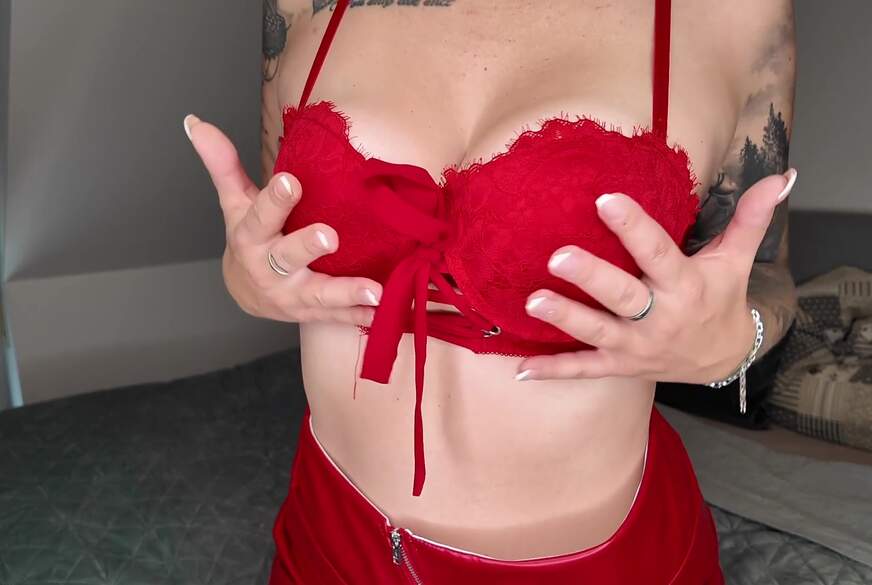 NinaDevil: Lady in Red ! Roter Lack Rock , rote Stiefel und mein Glaßdildo !