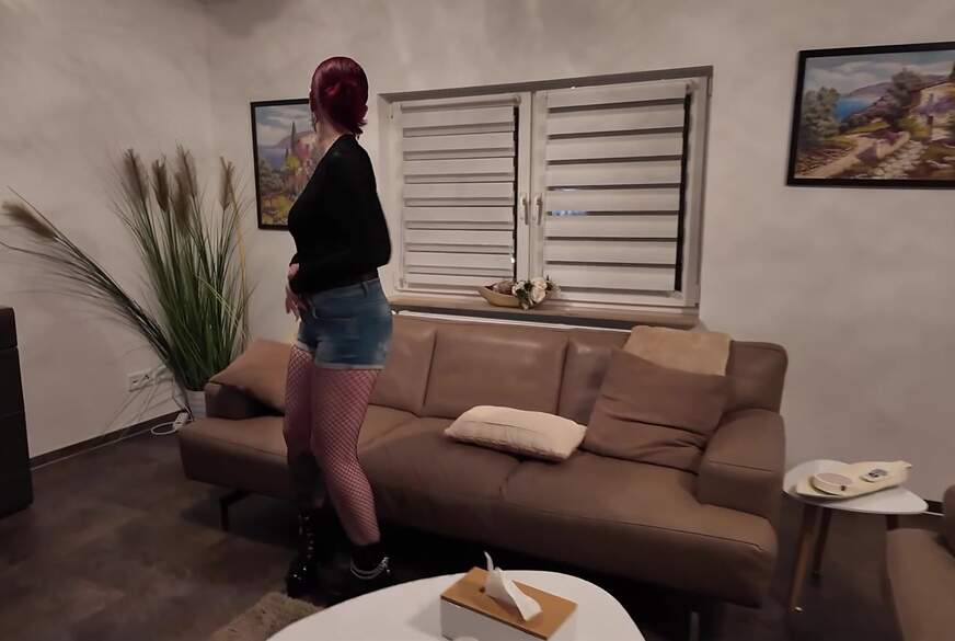 NinaDevil: Im AirBnB das Sofa eingeweiht!