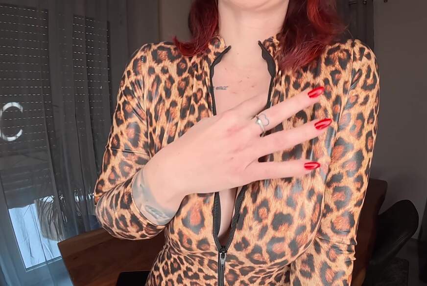 NinaDevil: Schwarzer Latex-Catsuit und himmelhohe Lack-Heels