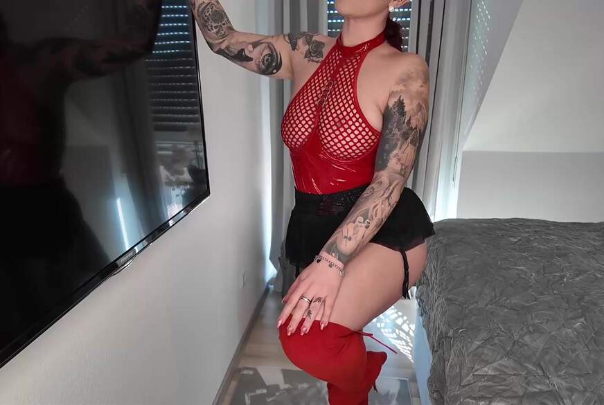NinaDevil: Roter Lack Body und sexy Overknees