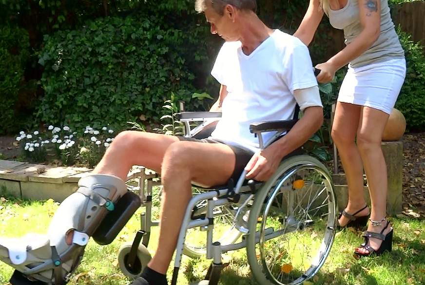 Rollifahrer im Kurpark a********n von mausi-67 pic1