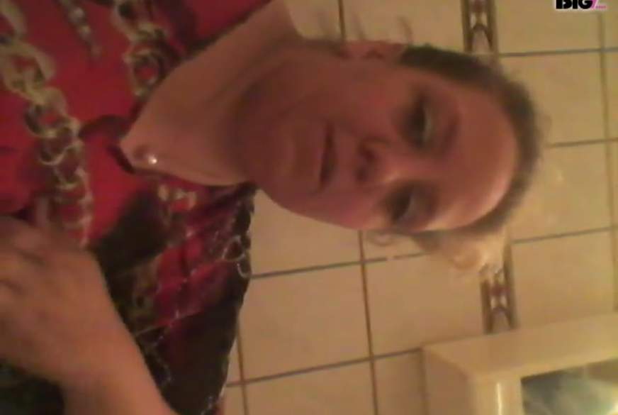 LaraSofie: bade spass so s****zig mit p**s