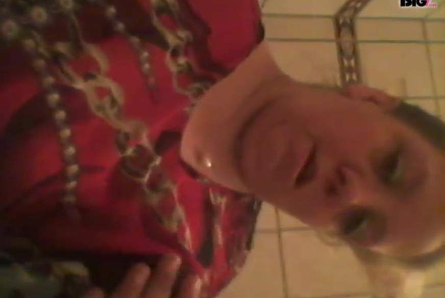 LaraSofie: bade spass so s****zig mit p**s