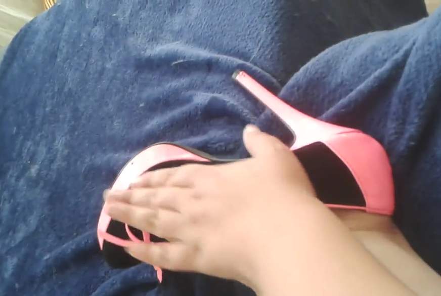 LaraSofie: heels on rock