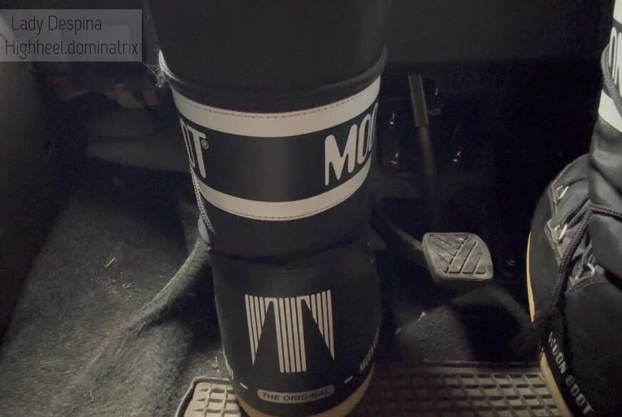 LadyDespina: Pedal Pumping MoonBoots