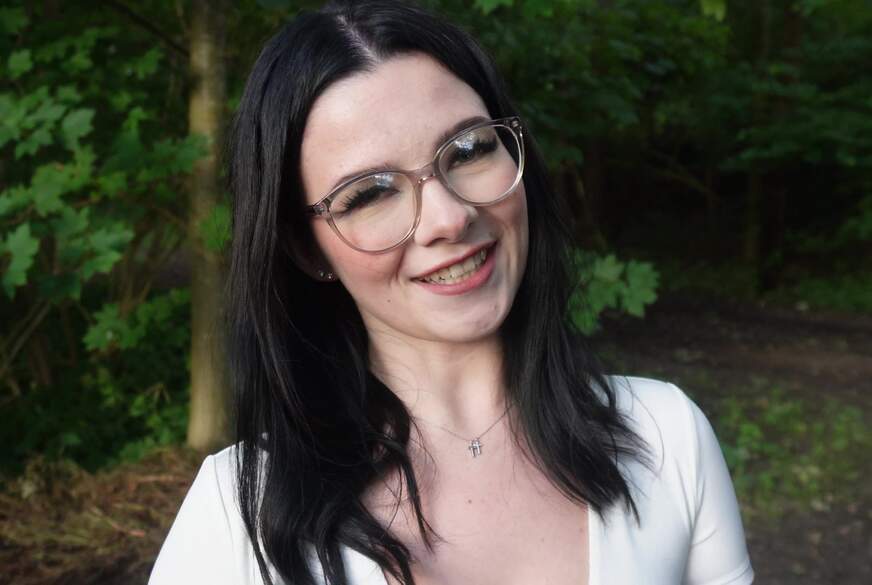 Roxi-Black: Autopanne! Upsi mein erster F**k im Wald