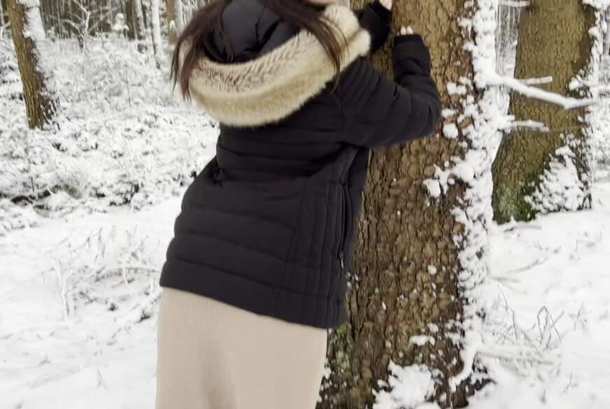 Roxi-Black: Spontaner Outdoor F**k im Schnee !