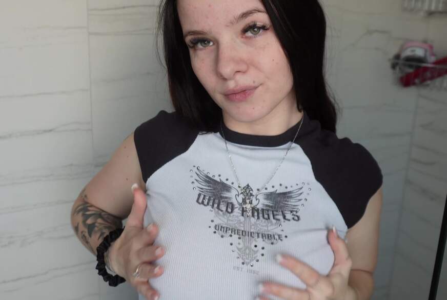 Roxi-Black: Das ging ins Auge! F****l in Dusche