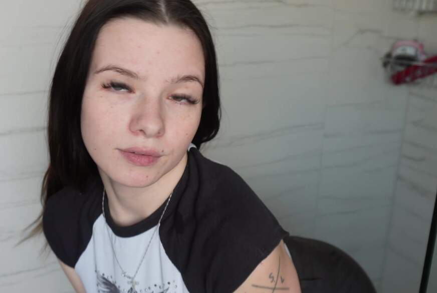 Roxi-Black: Das ging ins Auge! F****l in Dusche