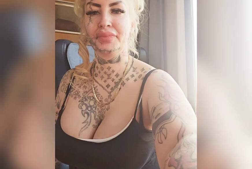 JeannyInkGirl: Im Zug während fremder geeschlafen hat Blank gezogen und A***h rausgestreckt